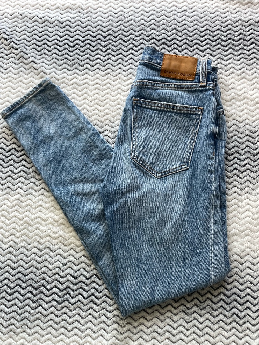 EUC Denim Forum the Yoko High Rise Slim Button-Fly Jeans Size 24